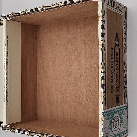 Arturo Fuente Curly Head Square Wooden Cigar Box - Picture 9 of 9